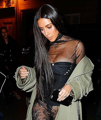 Kim Kardashian forgot her panties in Paris