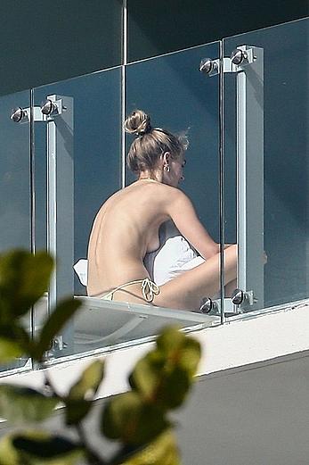 Roosmarijn de Kok sunbathing topless on her balcony in Miami