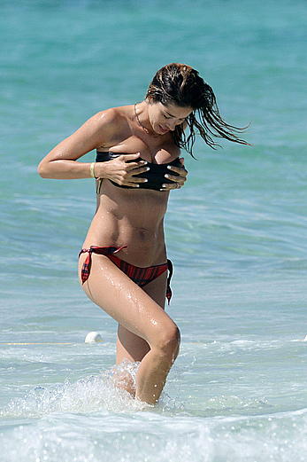 Aida Yespica enjoying day on the beach in Formentera