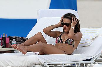 Alessandra Ambrosio enjoying the day at Miami Beach