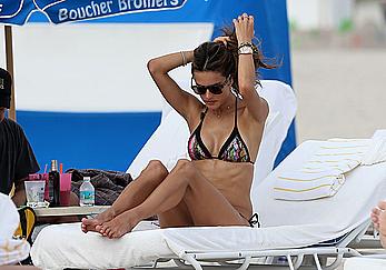 Alessandra Ambrosio enjoying the day at Miami Beach