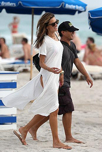 Alessandra Ambrosio enjoying the day at Miami Beach