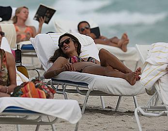 Alessandra Ambrosio enjoying the day at Miami Beach