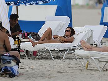 Alessandra Ambrosio enjoying the day at Miami Beach