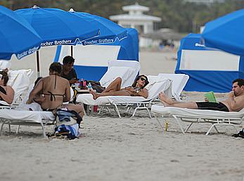 Alessandra Ambrosio enjoying the day at Miami Beach