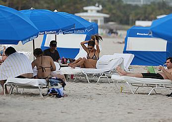 Alessandra Ambrosio enjoying the day at Miami Beach