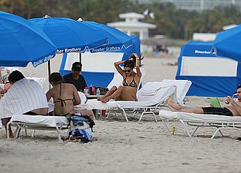 Alessandra Ambrosio enjoying the day at Miami Beach