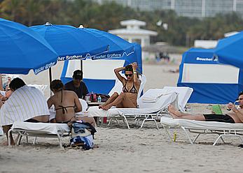 Alessandra Ambrosio enjoying the day at Miami Beach