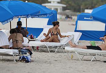 Alessandra Ambrosio enjoying the day at Miami Beach