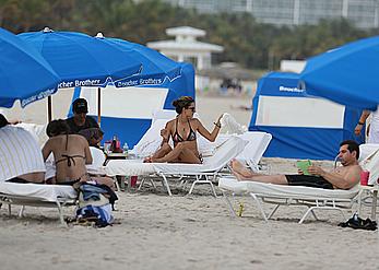 Alessandra Ambrosio enjoying the day at Miami Beach