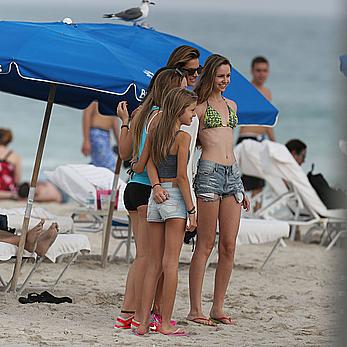 Alessandra Ambrosio enjoying the day at Miami Beach