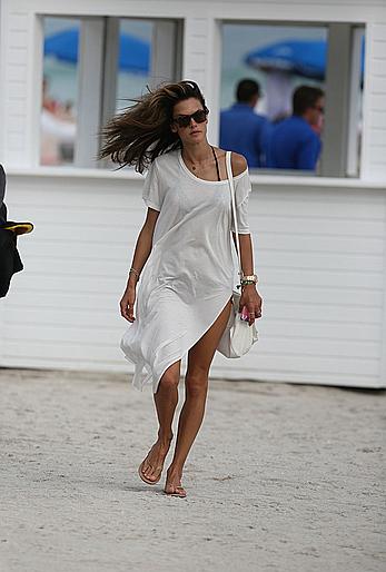 Alessandra Ambrosio enjoying the day at Miami Beach