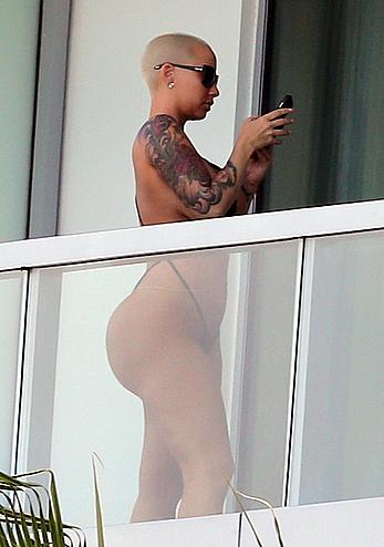 Amber Rose side of boob and big ass on a hotel balcony in Miami