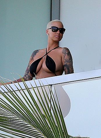 Amber Rose side of boob and big ass on a hotel balcony in Miami