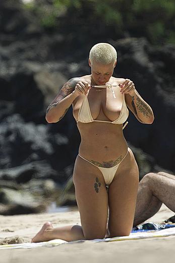 Amber Rose shows her huge nude boobs in Hawaii