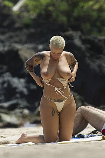 Amber Rose shows her huge nude boobs in Hawaii