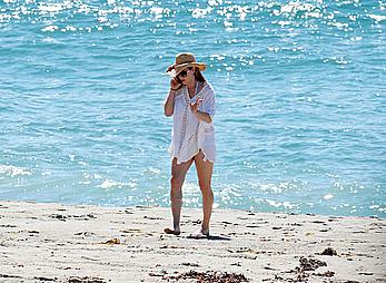 Amy Adams at the beach in Malibu