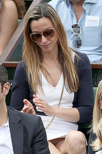 Anna Eberstein without pants at Roland Garros, shows her nude pussy