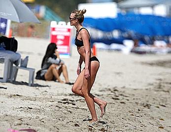 Anne Vyalitsyna wearing black bikini in Miami