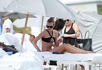 Anne Vyalitsyna wearing black bikini in Miami