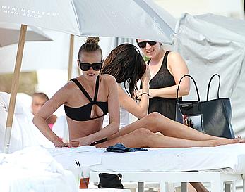 Anne Vyalitsyna wearing black bikini in Miami