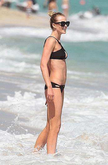 Anne Vyalitsyna wearing black bikini in Miami