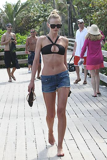 Anne Vyalitsyna wearing black bikini in Miami