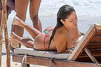 Arianny Celeste topless on a beach in Mexico - March 23, 2017  (1)