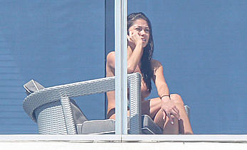 Arianny Celeste naked on the balcony of a hotel in florida beach