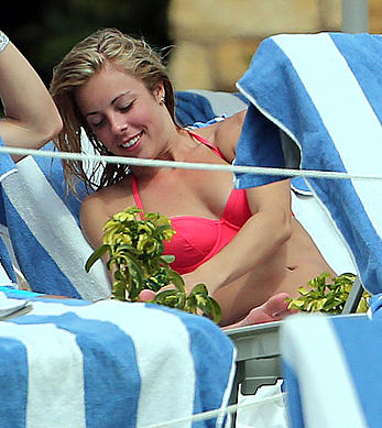 Ashley Wagner cameltoe in wearing bikini in Hawaii