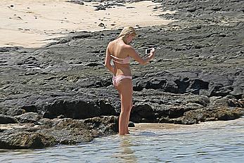 Ava Sambora in pink bikini in Hawaii