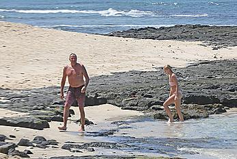 Ava Sambora in pink bikini in Hawaii