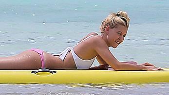 Ava Sambora paddle boarding on vacation in Bora Bora