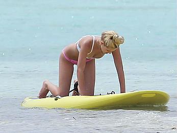 Ava Sambora paddle boarding on vacation in Bora Bora