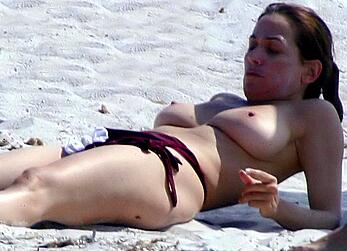 Barbara d'Urso topless on a bech paparazzi shots