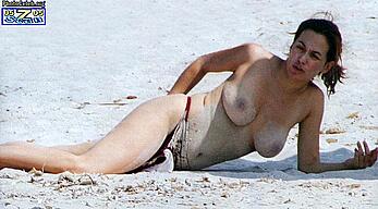 Barbara d'Urso topless on a bech paparazzi shots