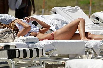 Beatrice Trezeguet caught topless in Miami