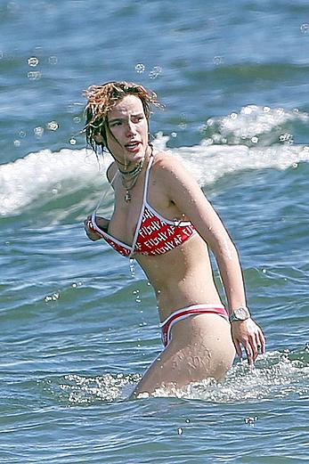 Bella Thorne tit slip in Hawaii