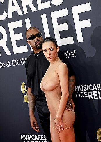 Bianca Censori nude at 67th Annual GRAMMY Awards in Los Angeles