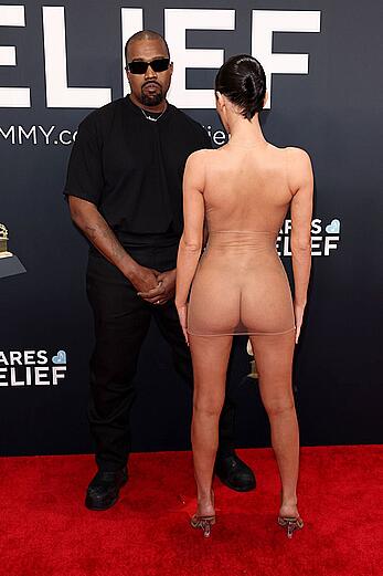 Bianca Censori nude at 67th Annual GRAMMY Awards in Los Angeles