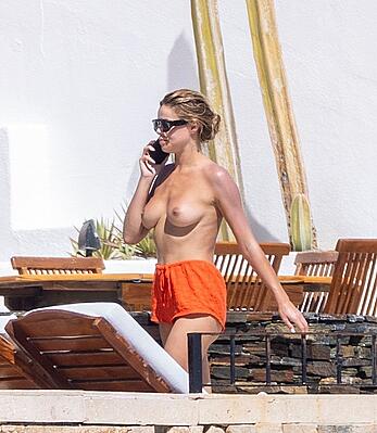 Brooks Nader sunabthing topless while celebrates Valentine's Day in Los Cabos