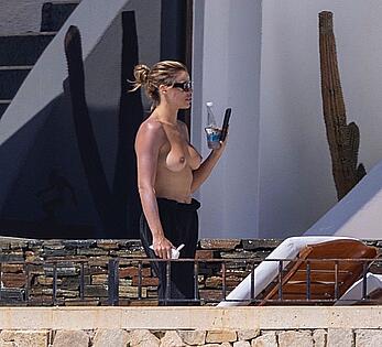 Brooks Nader sunabthing topless while celebrates Valentine's Day in Los Cabos