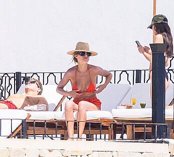 Brooks Nader sunabthing topless while celebrates Valentine's Day in Los Cabos