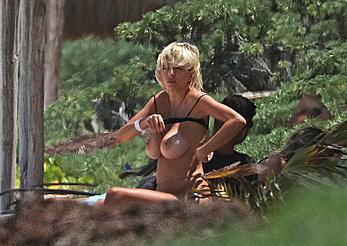 Caroline Vreeland changing on a beach in Mexico shows her nude boobs