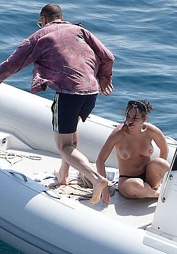 Charli XCX topless on a boat in vacation on the Amalfi Coast