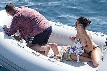 Charli XCX topless on a boat in vacation on the Amalfi Coast