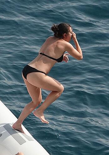 Charli XCX topless on a boat in vacation on the Amalfi Coast