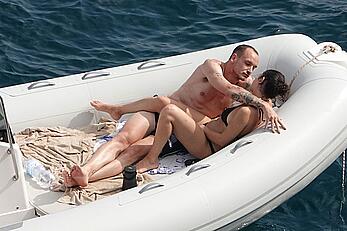 Charli XCX topless on a boat in vacation on the Amalfi Coast