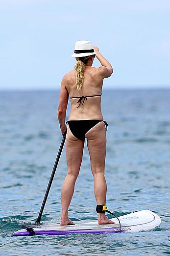 Chelsea Handler shows deep cleavage in black bikini at a beach in Hawaii