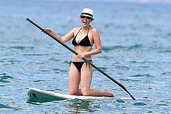 Chelsea Handler shows deep cleavage in black bikini at a beach in Hawaii